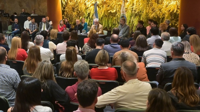 El gobernador anunció un nuevo aumento salarial: 18% para octubre y 13% para diciembre