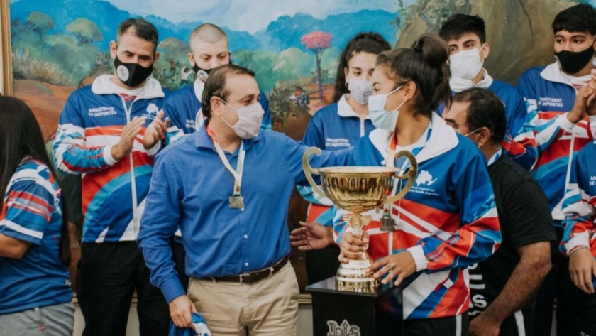 El gobernador recibió a jóvenes deportistas misioneros que compitieron en La Rioja