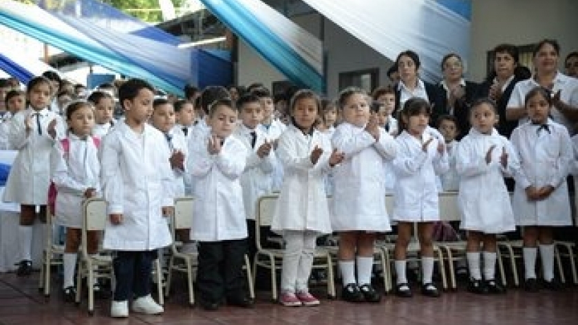 El gobernador Insfrán recordó a las Escuelas de Frontera en su día