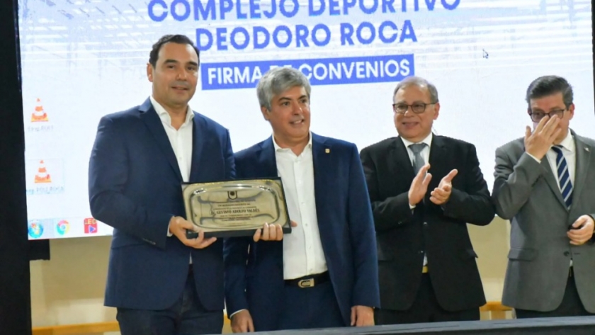 El gobernador Valdés inauguró con el rector Larroza el nuevo complejo deportivo de la UNNE