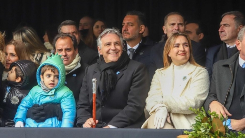 25 de Mayo: Más de 20 mil personas disfrutaron del desfile cívico-militar
