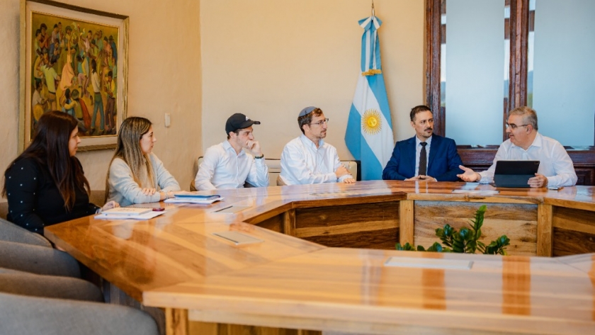 Raúl Jalil respaldó un proyecto de pistachos en Catamarca