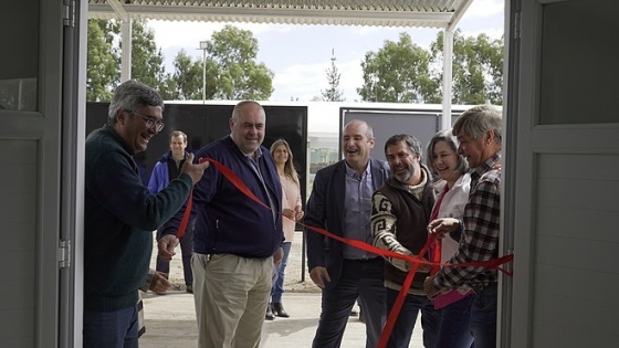 El ministro Javier Rodríguez inauguró una sala de extracción apícola
