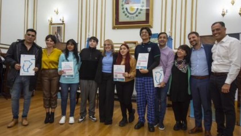Alicia presentó el Programa “Boleto Estudiantil Santacruceño