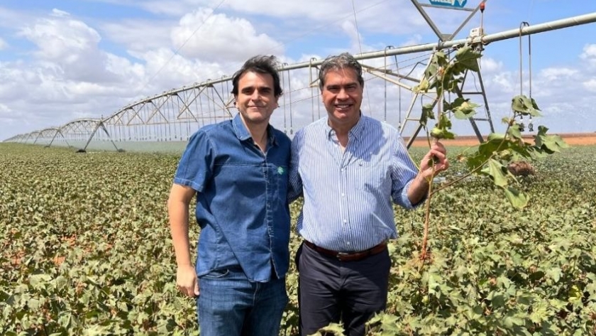 Posibles inversiones en algodón y frutas: en Brasil, Capitanich recorrió dos empresas agroindustriales