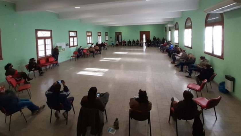 En reunión con vecinos, informan el proyecto de urbanización para Los Hornos