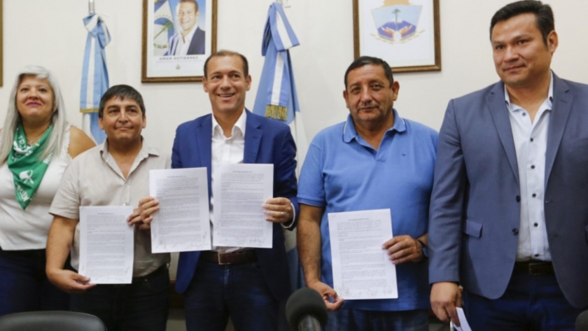 El gobierno y los gremios estatales firmaron el acuerdo de incremento salarial anual