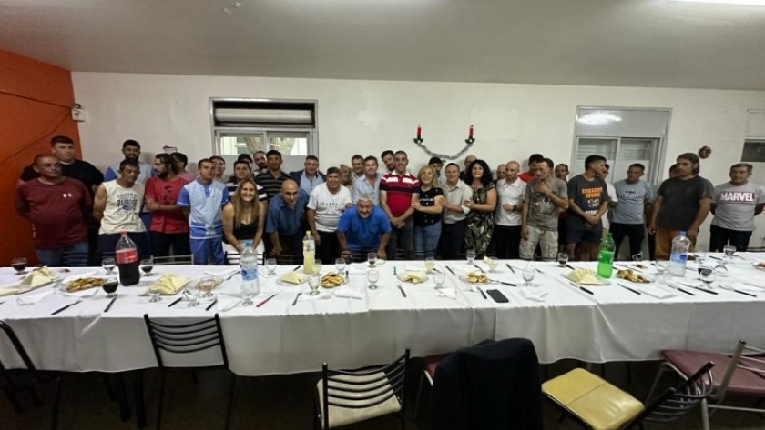 El gobernador Marcelo Orrego compartió un brindis en el Hogar Papa Francisco esta Nochebuena