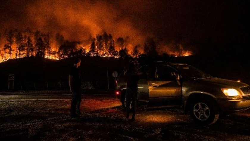 La región vinícola de California enfrenta una larga batalla mientras estalla el fuego