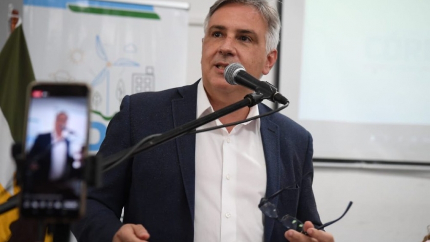 En Cruz del Eje, Llaryora anunció una inversión de $3.800 millones para la repavimentación de la ruta 15