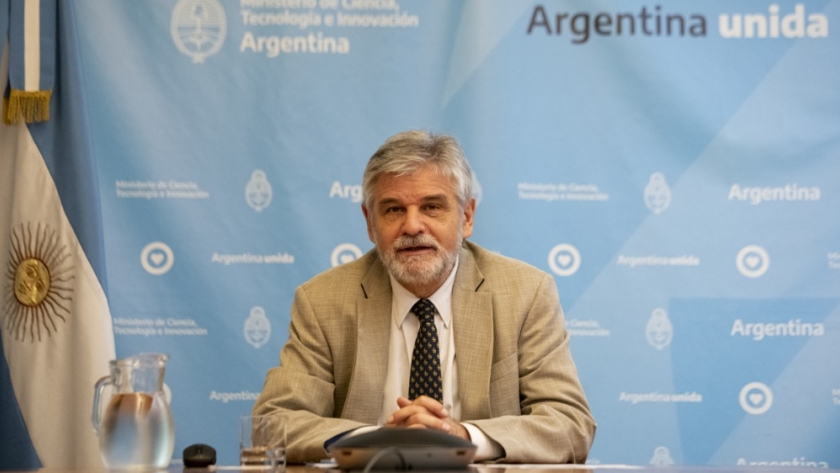 Filmus participó del Primer Encuentro Tecnológico de Nanotecnología