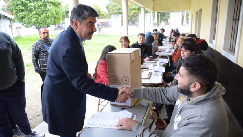 Acevedo luego de sufragar: “Hoy celebramos los 40 años en democracia