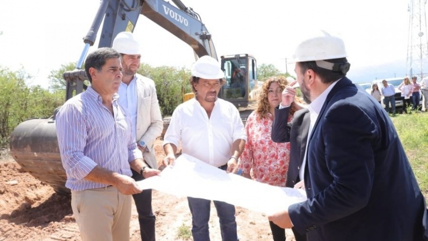 El gobernador Sáenz supervisó el inicio de obras del gasoducto La Viña-Guachipas y la red de gas domiciliario
