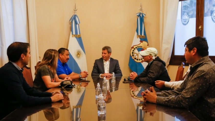 Uñac recibió a dirigentes de la Federación Nacional de Conductores de Taxis