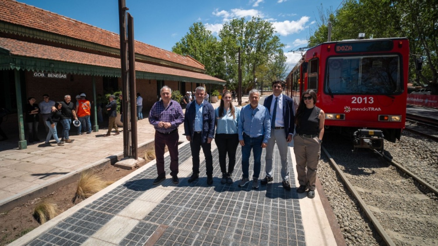 Cornejo destacó la expansión del transporte eléctrico en Mendoza