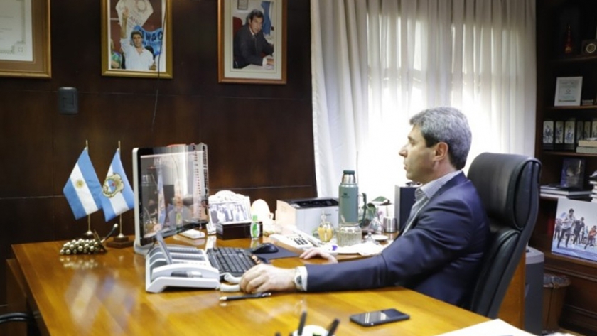 Uñac participó de una jornada organizada por la UCA pensando en la pospandemia