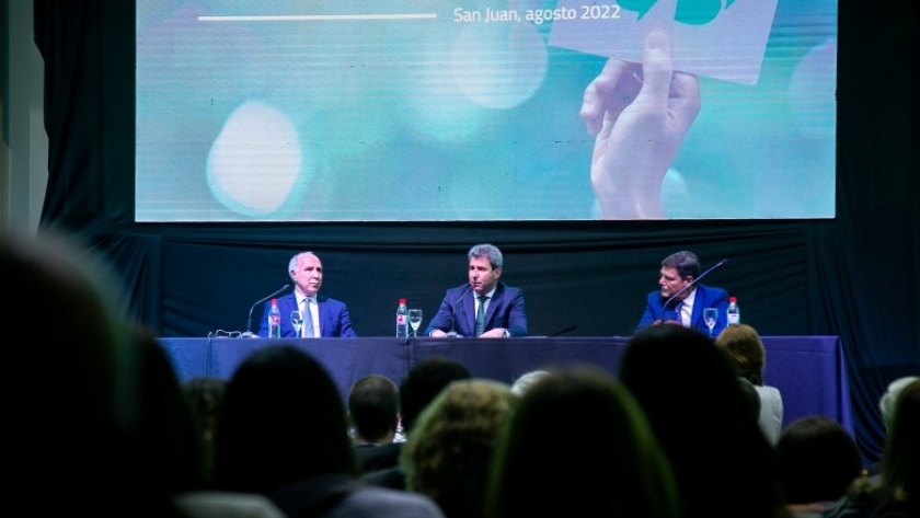 Uñac acompañó a Lorenzetti en su primera visita protocolar a la Corte de Justicia