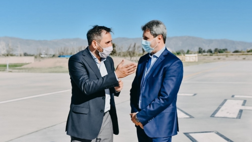 Juan Cabandié llega a San Juan para dar el puntapié inicial de la fábrica de paneles solares