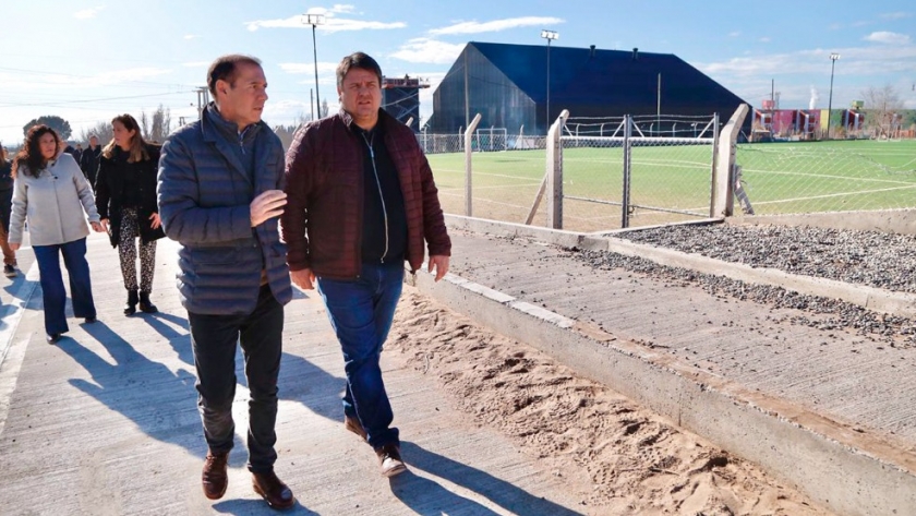 Gutiérrez y Gaido recorrieron obras en el barrio Parque Industrial
