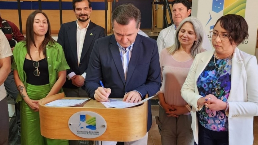 Tras habilitar el Paso, el ministro Hensel visitó Punta del Toro, Chile