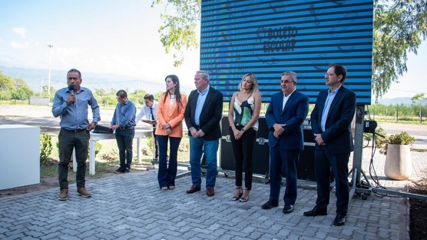 El Gobierno renovó el transporte escolar gratuito 2023 para todo el interior