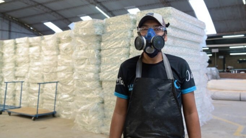 Insfrán autorizó convenios para líneas de crédito y apoyo al sector privado