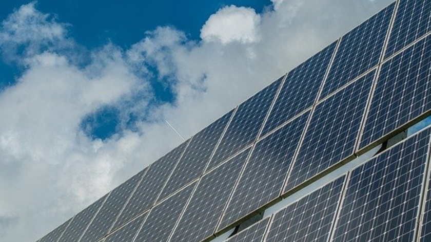 Por primera vez en toda su historia India esta invirtiendo más en energía solar que en carbón