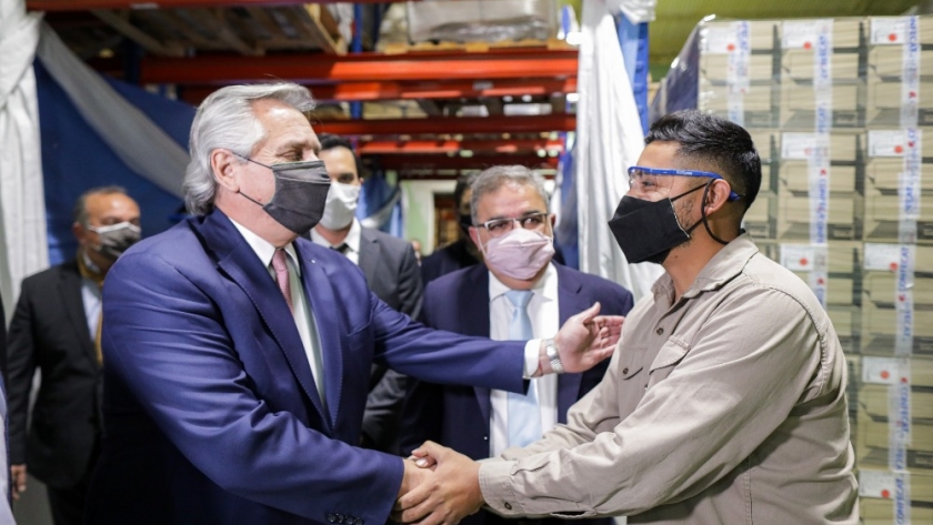 El Presidente, en Catamarca: “Hay reactivación porque hay vacunas”, remarcó tras visitar una fábrica textil