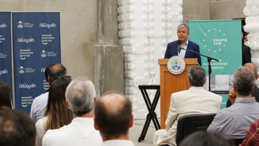 Rolando Figueroa otorgó créditos del BID para Pymes