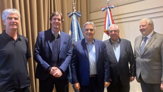 Llaryora se reunió con referentes textiles y pidió políticas de Estado para fortalecer la industria nacional