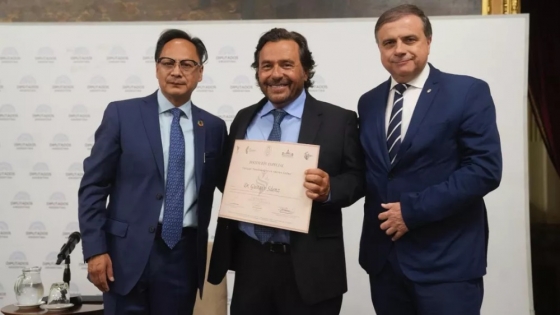 Gustavo Sáenz fue reconocido en el Congreso por su aporte al liderazgo ético y al desarrollo sostenible