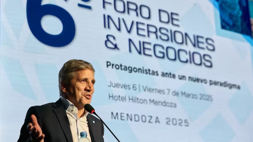 Caputo en Mendoza: “Es cierto que hay precios caros en dólares, pero la solución no es devaluar”