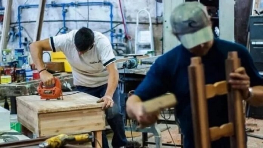 La industria pyme retrocedió en julio por segundo mes consecutivo a nivel anual y mensual
