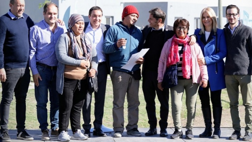 Kicillof encabezó la entrega de 62 viviendas en Florencio Varela