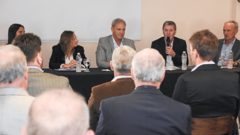 La provincia entregó a la UIER la promulgación de la Ley de Promoción y Desarrollo Industrial