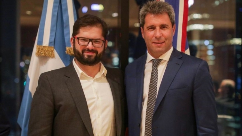 El gobernador Uñac participó del recibimiento del presidente chileno, Gabriel Boric