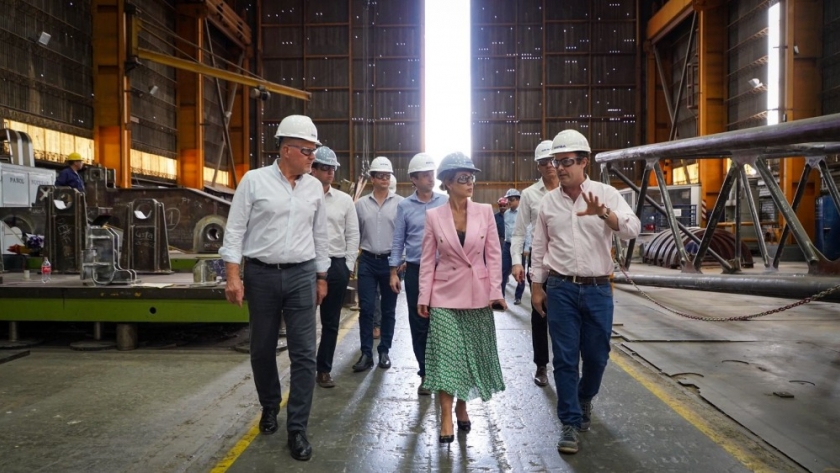 Flavia Royon visitó el Centro de Desarrollo Tecnológico de IMPSA, en Mendoza