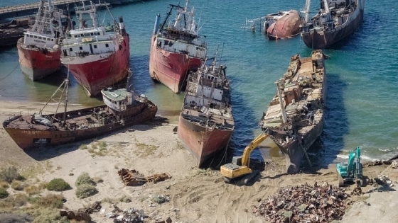 Se concretó el desguace de tres buques varados al sur del Muelle Storni