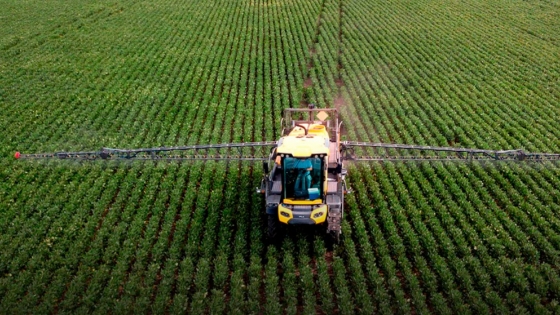 <Ruralistas alertan que una nueva ley de agroquímicos podría hacerles perder casi $300 mil millones