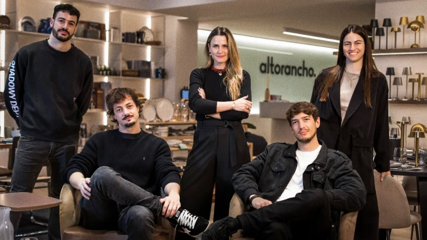 Cinco primos transformaron una charla familiar en una marca de diseño que apunta a facturar US$ 10 millones