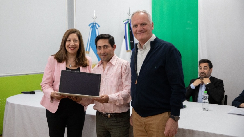 Nuevo equipamiento tecnológico para Ñorquinco y Comisiones de Fomento
