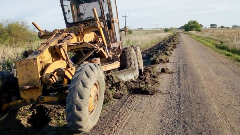 Tareas de mantenimiento en la red caminera del departamento Uruguay