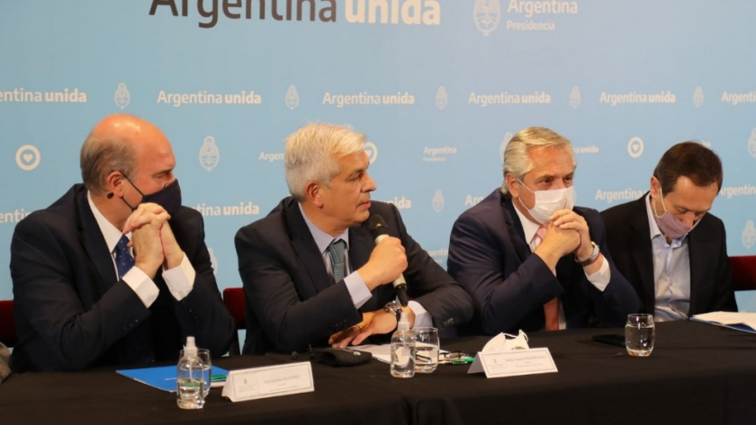 El presidente Alberto Fernández, junto con el ministro Julián Domínguez presentó el Proyecto de la cadena vitivinícola