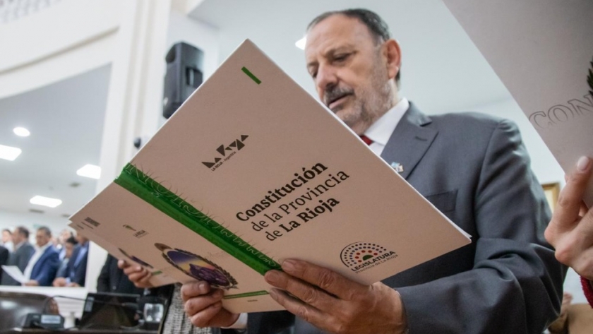 Convencionales constituyentes juraron la nueva Constitución que garantiza más y mejores derechos para las y los riojanos