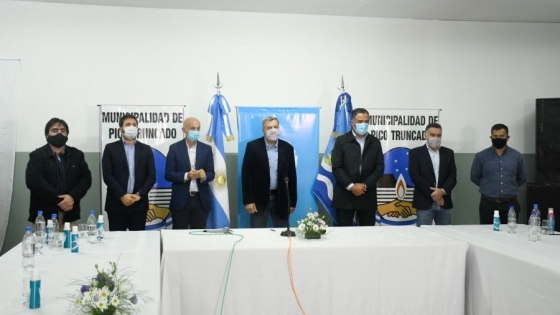 El Gobierno de Santa Cruz firmó convenios con la Municipalidad de Pico Truncado