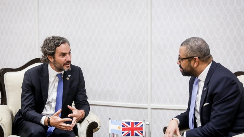 Cafiero se reunió con su par británico y propone reiniciar discusión sobre la soberanía en ONU
