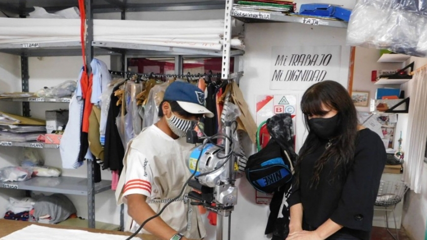 Figueroa recorrió la textil wichí Lhaka en la comunidad San Ignacio de Embarcación