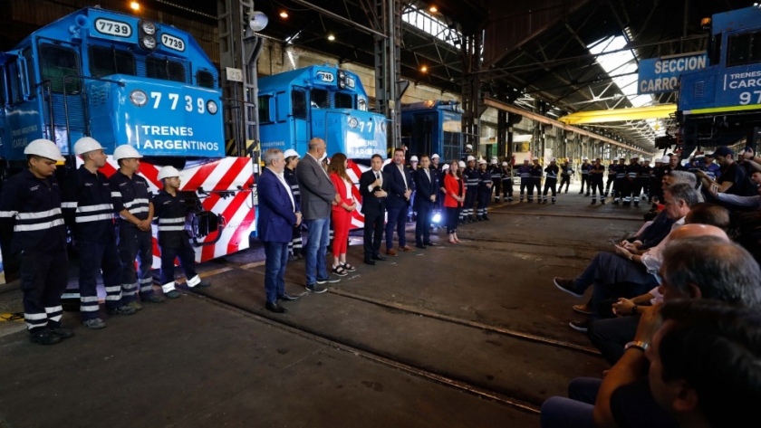 Giuliano presentó nuevas locomotoras recuperadas