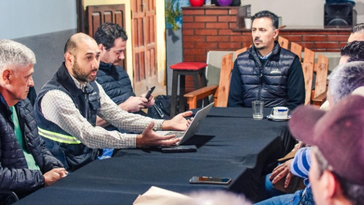 Refuerzan controles sanitarios y despliegan operativo de vacunación en Ambato