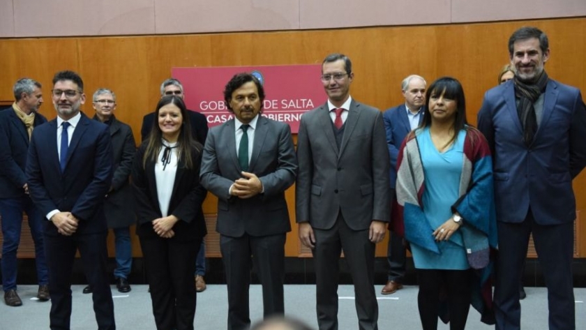 El gobernador Sáenz puso en funciones a nuevos funcionarios del Ejecutivo